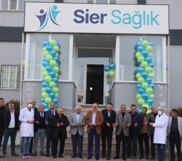 Siirt OSB’deki Sier Sağlık fabrikası önünde ziyaret heyeti